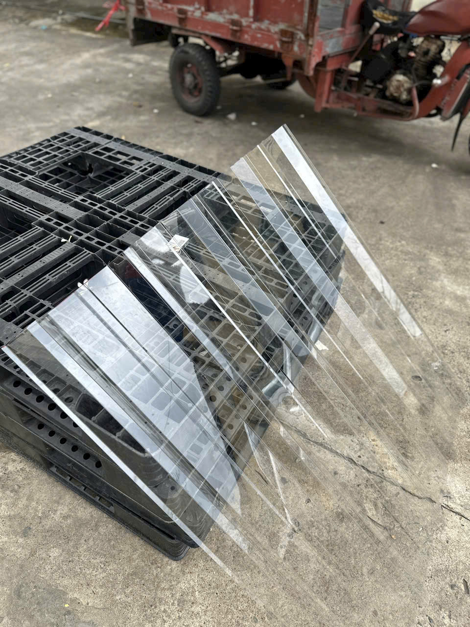 tôn nhựa poly (trong suốt 9 sóng, màu trà, trắng trong, xanh biển dầy từ 6dem 1,8ly