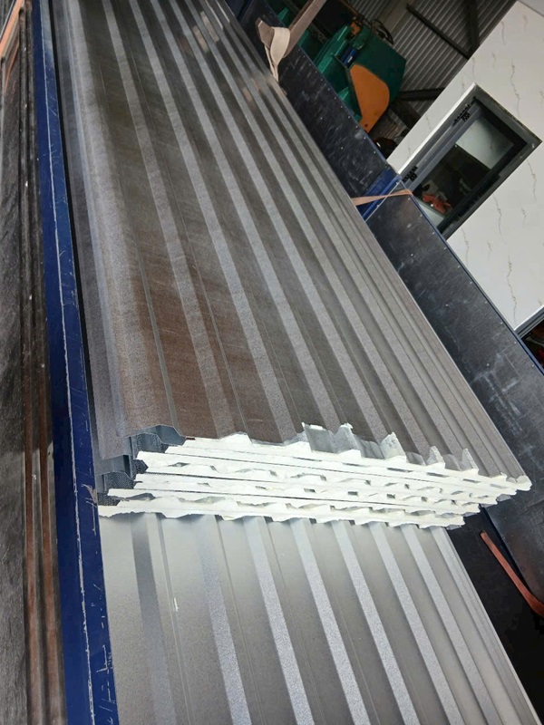 ton-lop-mai-nha-be-3 tôn lợp mái